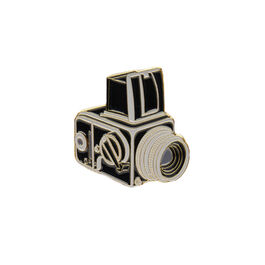 Medium format camera pin badge 