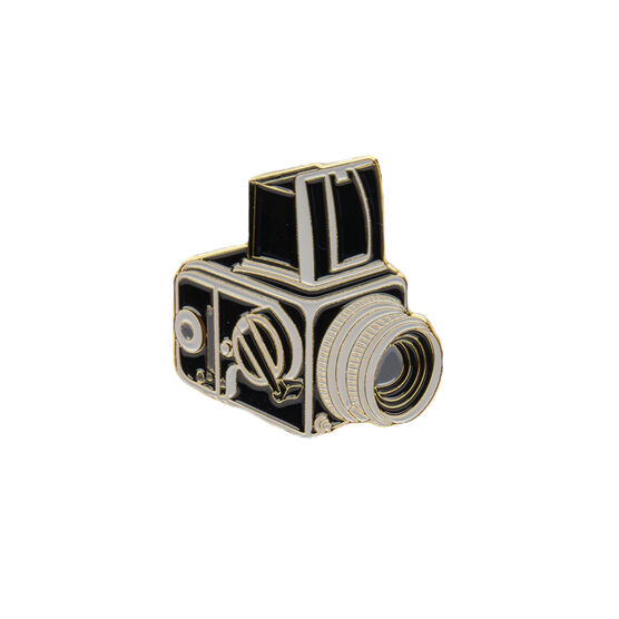 Medium format camera pin badge 
