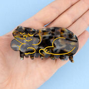 Tortoiseshell cat hair claw
