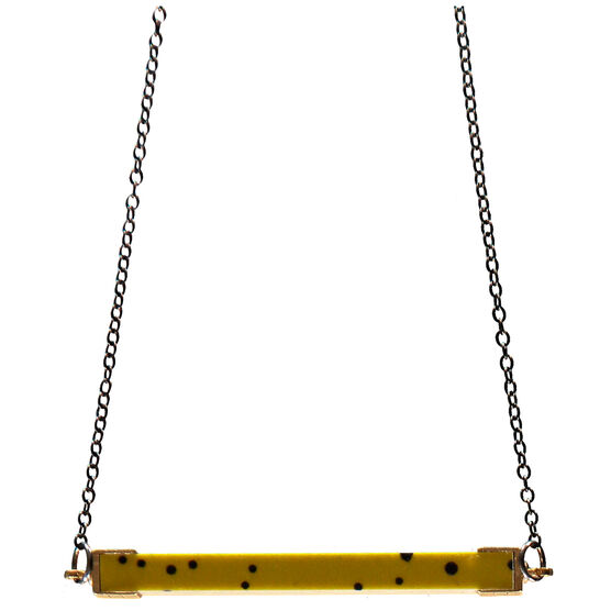 Alternating pattern necklace