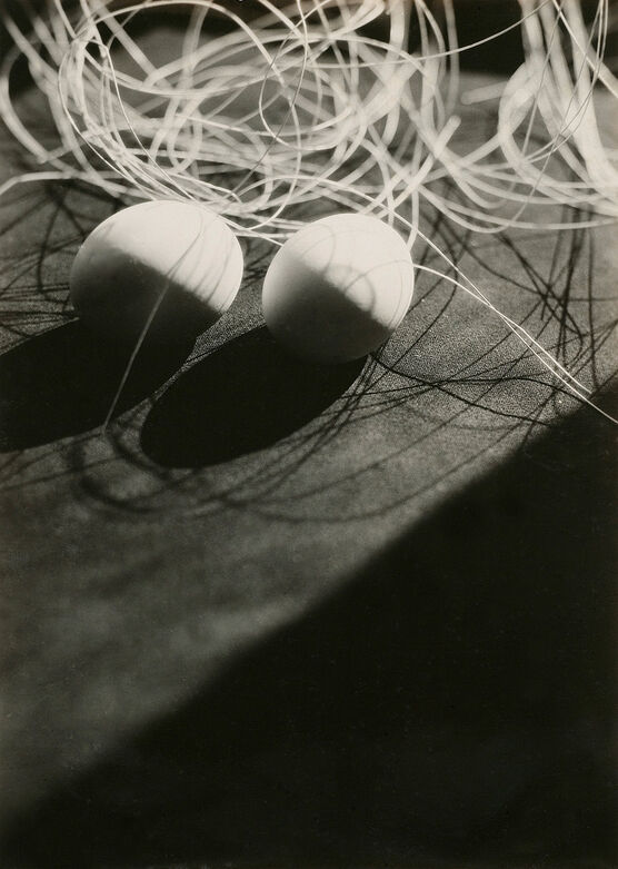 Iwao Yamawaki: Untitled (Composition with eggs and string, Bauhaus)