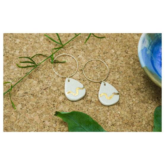 Teardrop hoop earrings